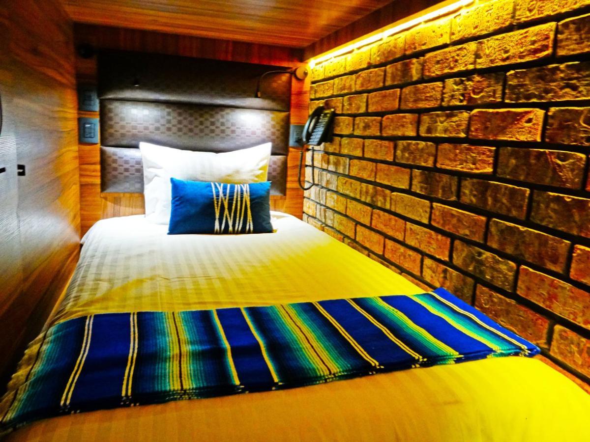 Cadillac Cocoon Beds Mexico City Exterior photo